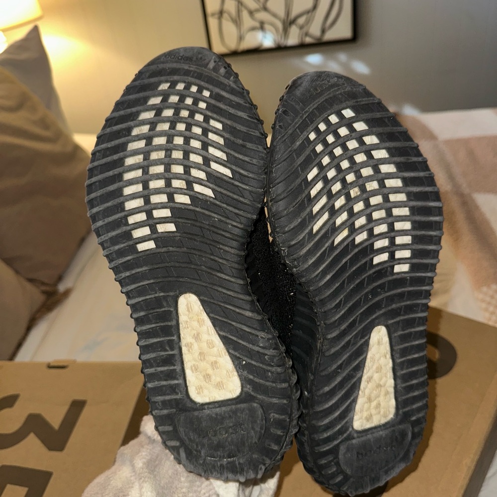 YEEZY Boost 350 - Picture 4 of 5